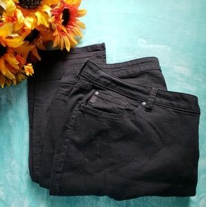 Torrid size 24 ripped skinny jeans